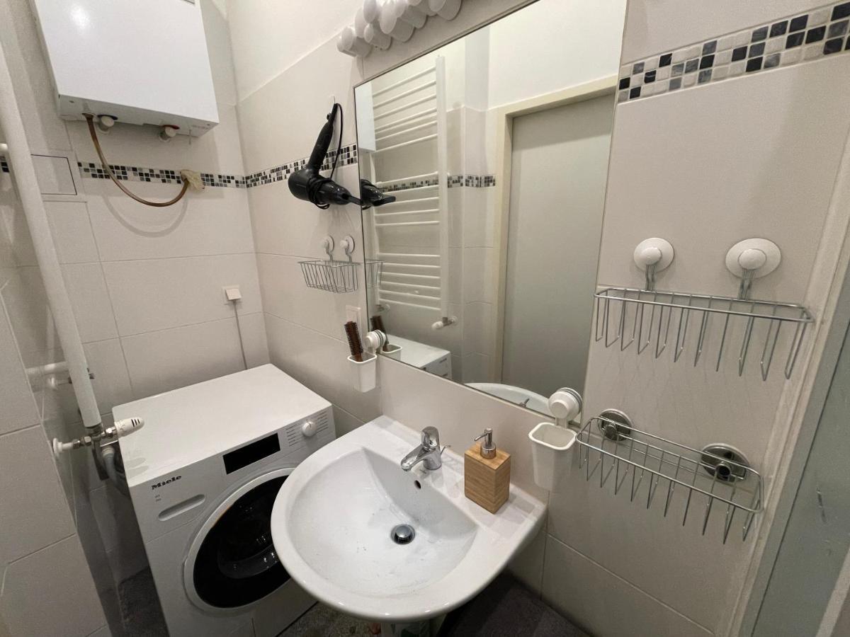 Central Sunny Flat With Free Parking Appartement Wenen Buitenkant foto